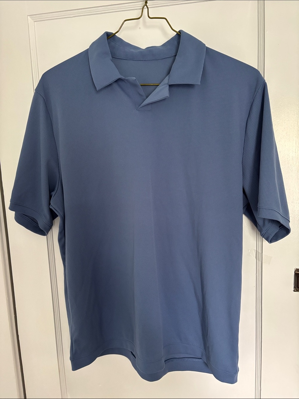 lululemon athletica Men's Sky Blue Textured Polo, like new, 24” pit to pit, XL